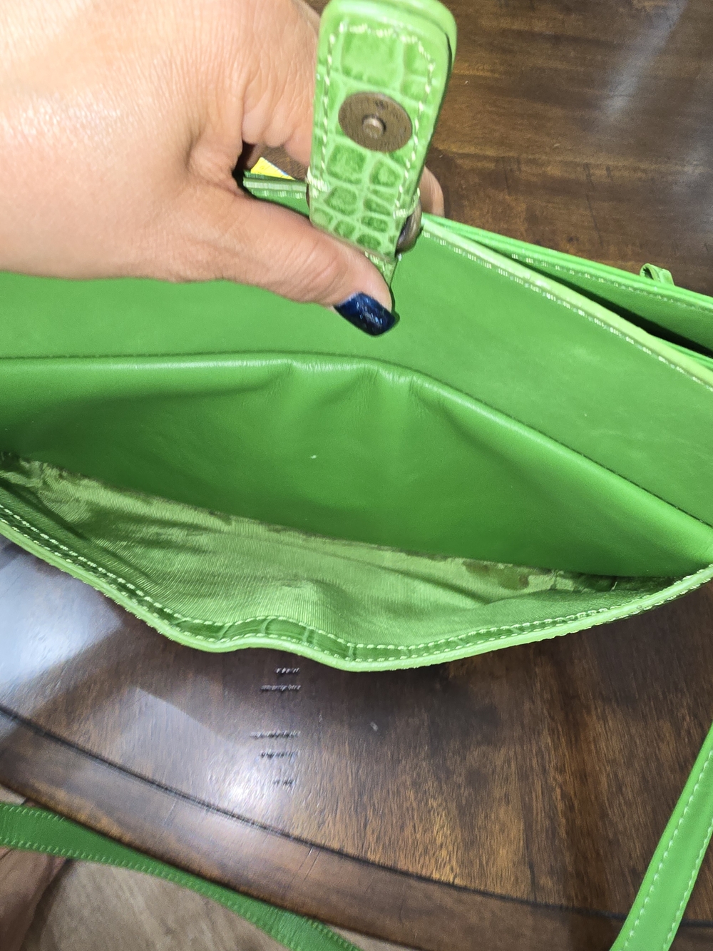 Sondra Roberts Lime Green Croc-Embossed Shoulder Bag - Picture 7 of 11